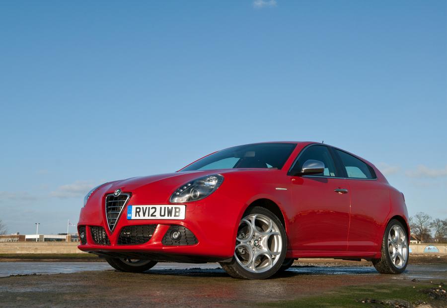  Alfa Romeo Giulietta 2010 года  (UK) (фото 4 из 67)